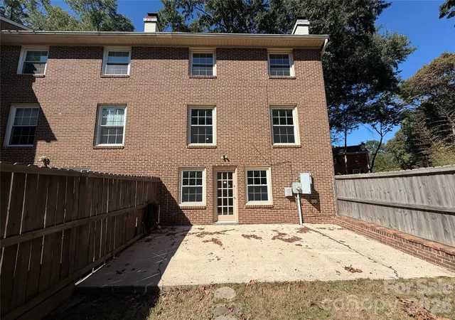 Photo 4 of Townhouse for sale at 1810 Sabrina Ct, Charlotte, NC 28210 | MLS# 4434248 | Listing updated on 2026-10-14