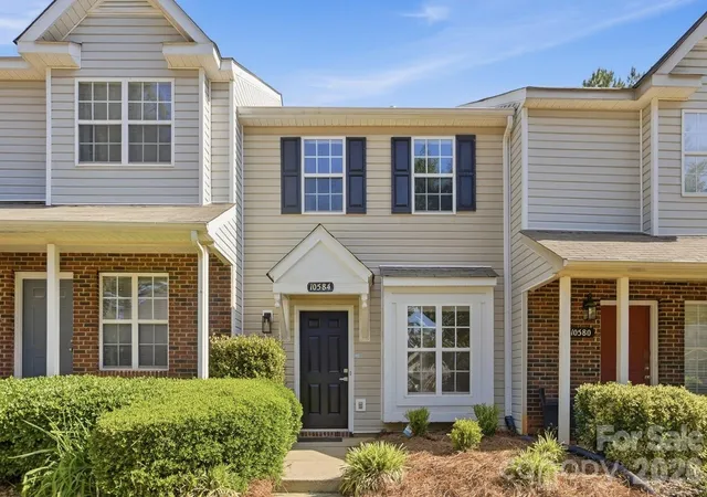 Townhouse for sale at 10584 English Setter Way, Charlotte, NC 28269 | MLS# 4434252