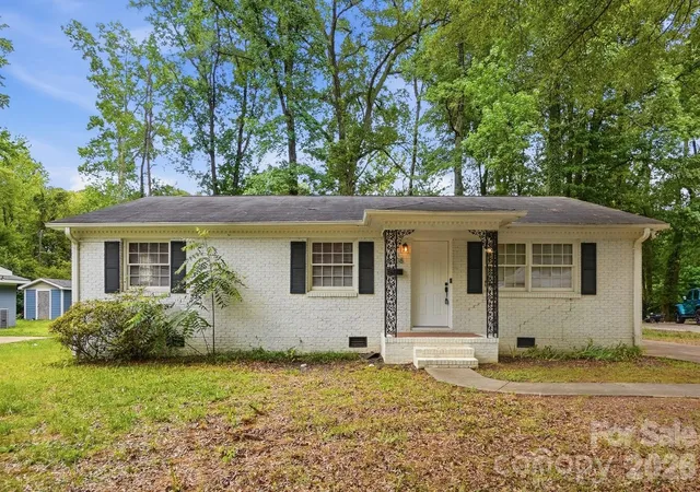 Photo 1 of Sale Pending at 6308 Covecreek Dr, Charlotte, NC 28215 | MLS# 4434253 | Listing updated on 2026-10-29
