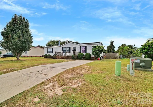 Photo 3 of Single family home for sale at 111 Magnolia Gdns Dr, Jacksonville, NC 28540 | MLS# 4434254 | Listing updated on 2026-10-15