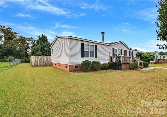 Photo 3 of Single family home for sale at 111 Magnolia Gdns Dr, Jacksonville, NC 28540 | MLS# 4434254 | Listing updated on 2026-10-15