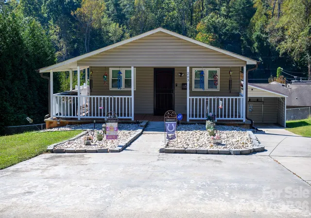 Photo 1 of Single family home for sale at 203 Newland Pl, Lenoir, NC 28645 | MLS# 4434255 | Listing updated on 2026-10-18