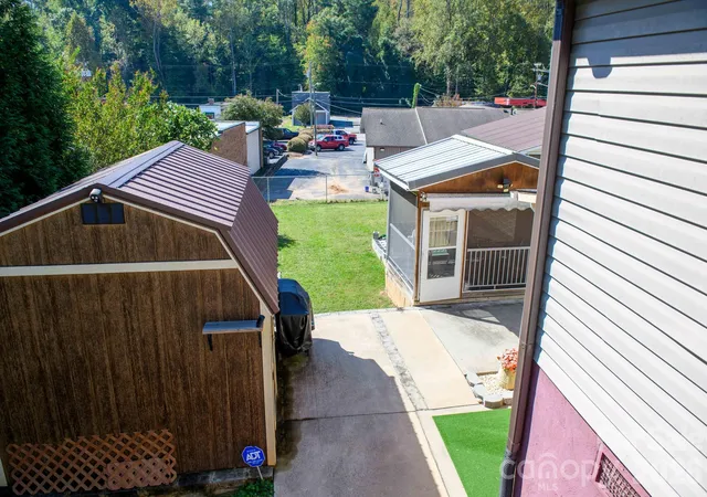 Photo 4 of Single family home for sale at 203 Newland Pl, Lenoir, NC 28645 | MLS# 4434255 | Listing updated on 2026-10-18