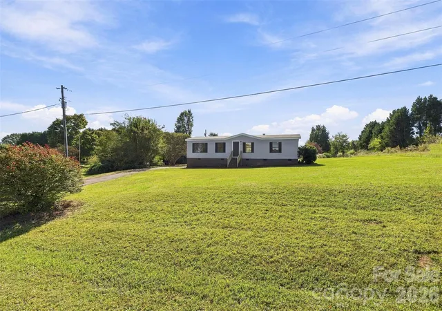 Photo 3 of Single family home for sale at 144 Sonja Dr, Statesville, NC 28677 | MLS# 4434256 | Listing updated on 2026-10-15