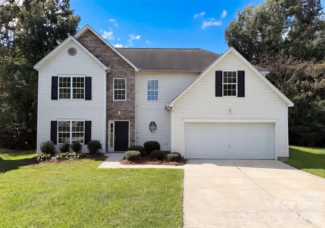 Photo 1 of Single family home for sale at 8902 Woodland Hills Rd, Charlotte, NC 28269 | MLS# 4434257 | Listing updated on 2026-10-14