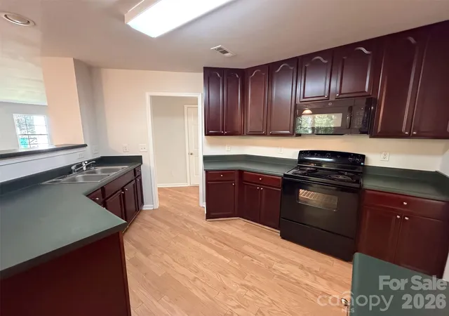 Photo 1 of Single family home for sale at 8902 Woodland Hills Rd, Charlotte, NC 28269 | MLS# 4434257 | Listing updated on 2026-10-14
