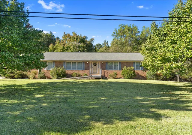 Photo 1 of Single family home for sale at 126 Highland Dr, Wadesboro, NC 28170 | MLS# 4434261 | Listing updated on 2026-10-23