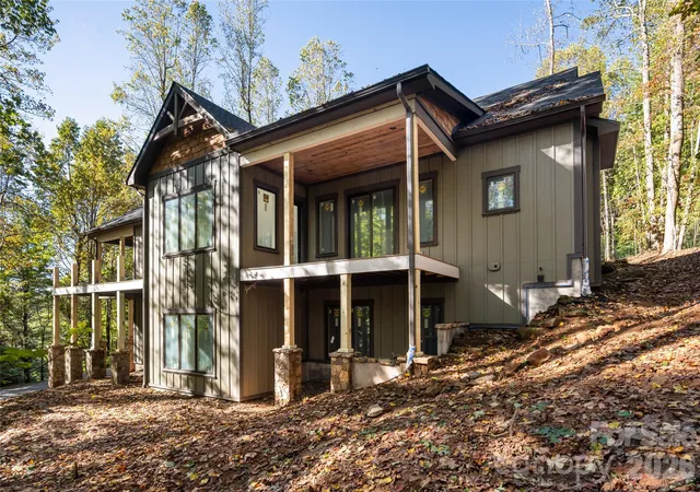 Photo 4 of Single family home for sale at 200 Bent Pine Tr, Hendersonville, NC 28739 | MLS# 4434265 | Listing updated on 2026-10-27