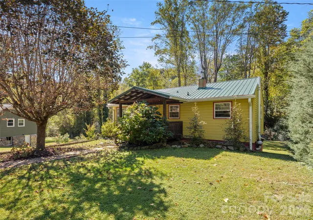Photo 1 of Single family home for sale at 21 Rosemary Rd, Asheville, NC 28806 | MLS# 4434267 | Listing updated on 2026-10-27