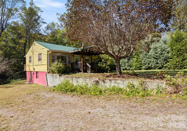 Photo 3 of Single family home for sale at 21 Rosemary Rd, Asheville, NC 28806 | MLS# 4434267 | Listing updated on 2026-10-27