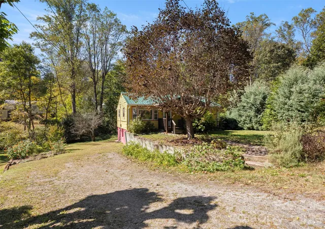 Photo 3 of Single family home for sale at 21 Rosemary Rd, Asheville, NC 28806 | MLS# 4434267 | Listing updated on 2026-10-27