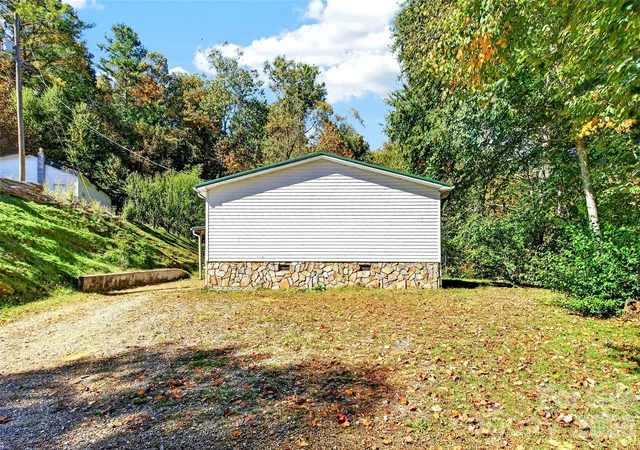 Photo 3 of Single family home for sale at 1685 Arbuckle Rd, Burnsville, NC 28714 | MLS# 4434269 | Listing updated on 2026-10-20