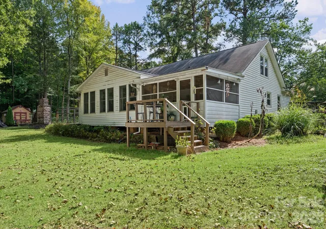 Photo 1 of Single family home for sale at 11210 Walking Horse Ln, Charlotte, NC 28215 | MLS# 4434271 | Listing updated on 2026-10-14