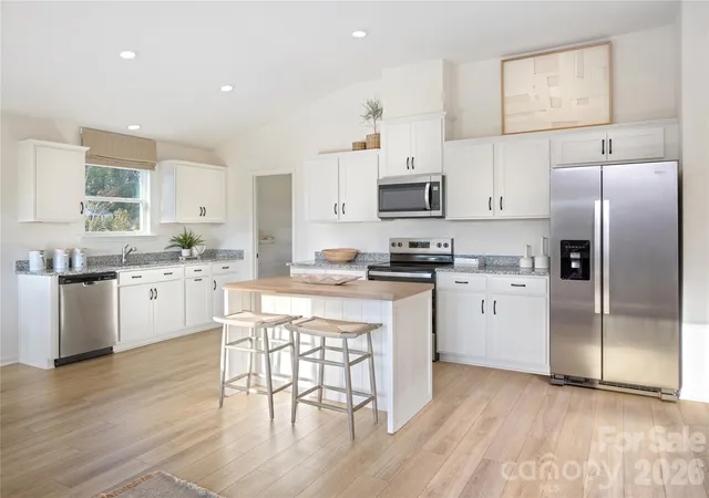 Photo 2 of Single family home for sale at 6824 Wilson Crk Dr, Fort Mill, SC 29707 | MLS# 4434274 | Listing updated on 2026-10-18