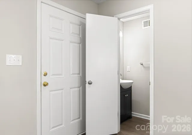 Photo 4 of Single family home for sale at 2303 Highland Park Dr, Charlotte, NC 28269 | MLS# 4434277 | Listing updated on 2026-10-17