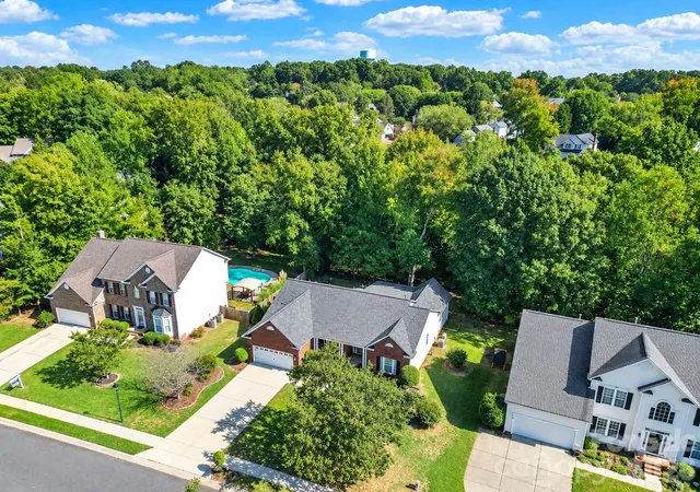 Photo 2 of Single family home for sale at 117 Doby Crk Ct, Fort Mill, SC 29715 | MLS# 4434295 | Listing updated on 2026-10-28