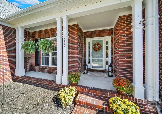 Photo 3 of Single family home for sale at 117 Doby Crk Ct, Fort Mill, SC 29715 | MLS# 4434295 | Listing updated on 2026-10-28