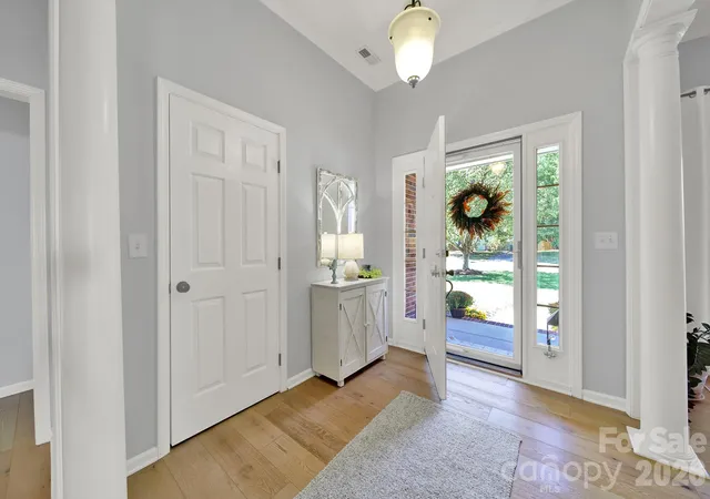 Photo 4 of Single family home for sale at 117 Doby Crk Ct, Fort Mill, SC 29715 | MLS# 4434295 | Listing updated on 2026-10-28