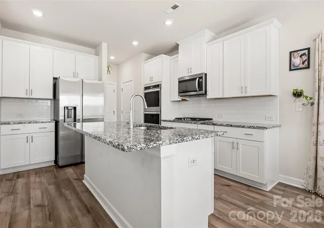 Photo 3 of Single family home for sale at 333 Hyssop Ct, Fort Mill, SC 29715 | MLS# 4434309 | Listing updated on 2026-10-17