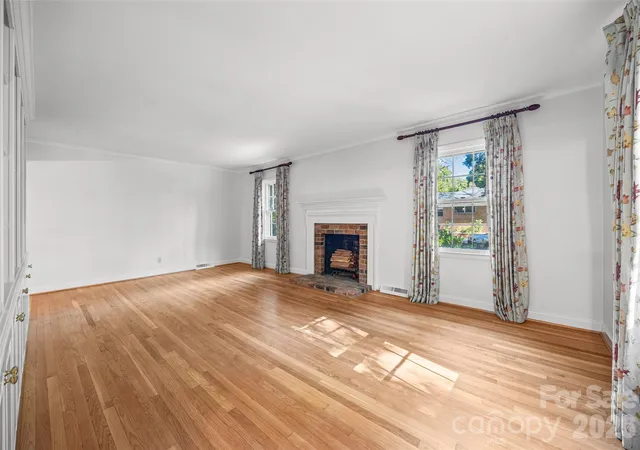 Photo 3 of Single family home for sale at 635 Glendale Dr, Rock Hill, SC 29732 | MLS# 4434313 | Listing updated on 2026-10-26