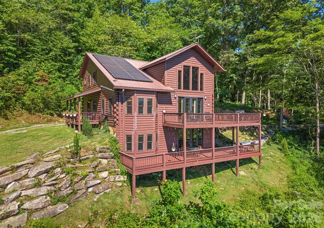 Photo 3 of Single family home for sale at 1120 Grizzly Ridge, Bryson City, NC 28713 | MLS# 4434317 | Listing updated on 2026-10-15