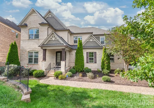 Single family home for sale at 5624 Five Knls Dr, Charlotte, NC 28226 | MLS# 4434318
