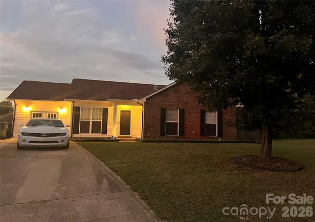 Photo 2 of Single family home for sale at 4102 Carolina Pointe Ct, Concord, NC 28027 | MLS# 4434322 | Listing updated on 2026-10-22