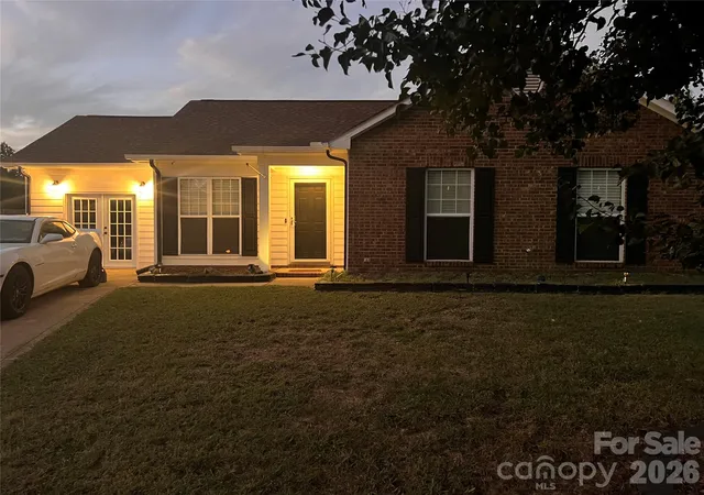 Photo 3 of Single family home for sale at 4102 Carolina Pointe Ct, Concord, NC 28027 | MLS# 4434322 | Listing updated on 2026-10-22