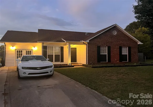 Photo 4 of Single family home for sale at 4102 Carolina Pointe Ct, Concord, NC 28027 | MLS# 4434322 | Listing updated on 2026-10-22