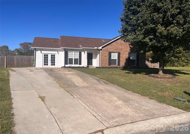 Photo 1 of Single family home for sale at 4102 Carolina Pointe Ct, Concord, NC 28027 | MLS# 4434322 | Listing updated on 2026-10-22