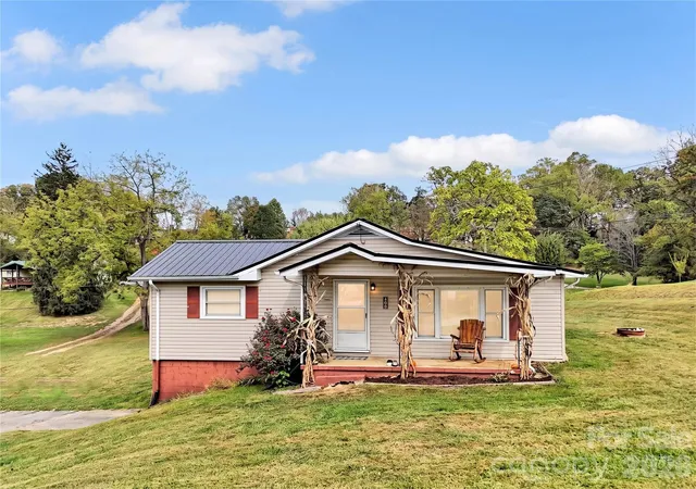 Photo 2 of Single family home for sale at 280 Mingus St, Canton, NC 28716 | MLS# 4434335 | Listing updated on 2026-10-28