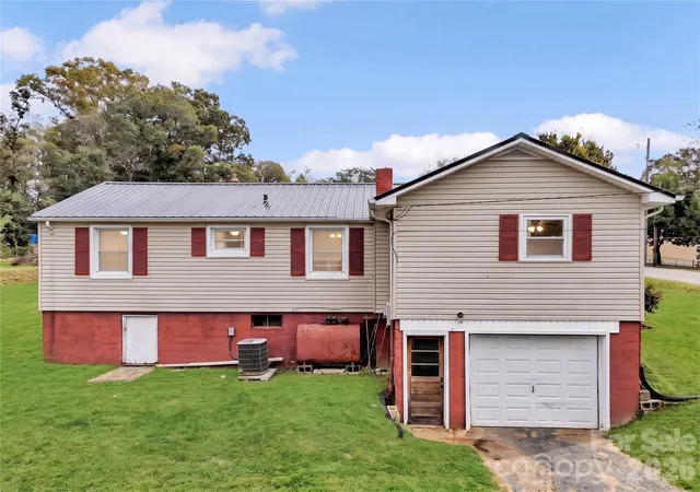 Photo 4 of Single family home for sale at 280 Mingus St, Canton, NC 28716 | MLS# 4434335 | Listing updated on 2026-10-28