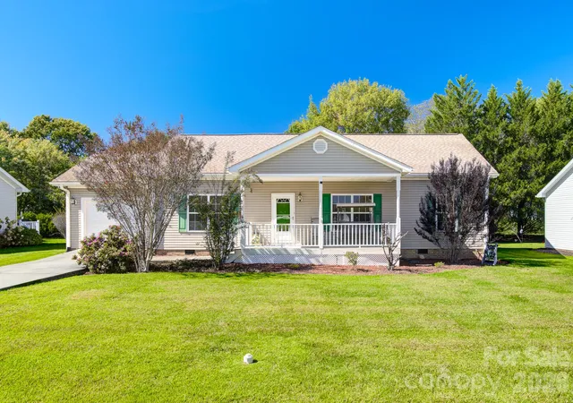 Single family home for sale at 95 Beechnut Dr, Hendersonville, NC 28739 | MLS# 4434350