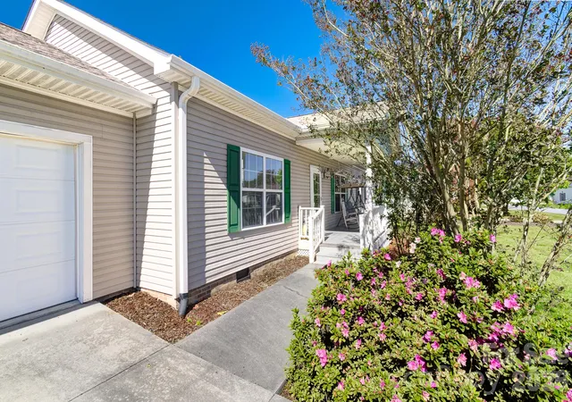 Photo 1 of Single family home for sale at 95 Beechnut Dr, Hendersonville, NC 28739 | MLS# 4434350 | Listing updated on 2026-10-20