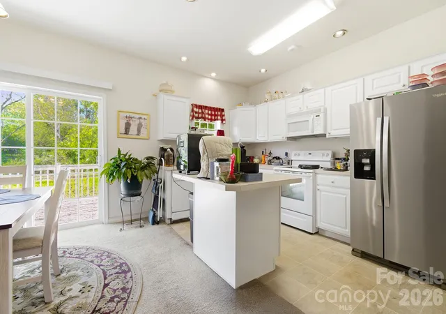 Photo 3 of Single family home for sale at 95 Beechnut Dr, Hendersonville, NC 28739 | MLS# 4434350 | Listing updated on 2026-10-20