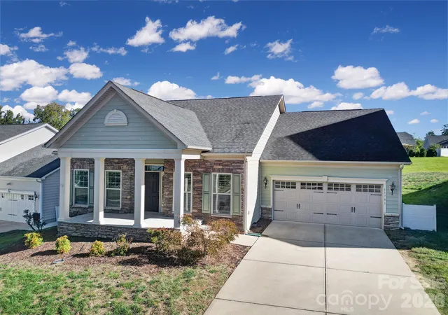Photo 1 of Single family home for sale at 11701 Banter Ln, Huntersville, NC 28078 | MLS# 4434353 | Listing updated on 2026-10-15