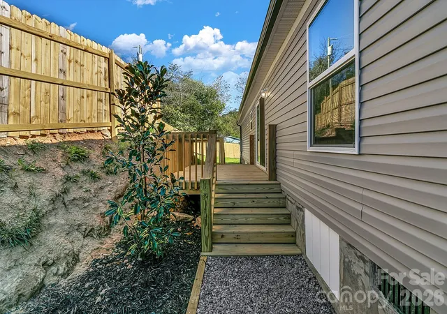 Photo 3 of Single family home for sale at 70 Windy Hl Ln, Canton, NC 28716 | MLS# 4434362 | Listing updated on 2026-10-14