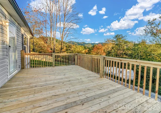 Photo 4 of Single family home for sale at 70 Windy Hl Ln, Canton, NC 28716 | MLS# 4434362 | Listing updated on 2026-10-14