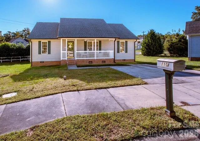 Photo 2 of Single family home for sale at 110 Joseph Ln, Mooresville, NC 28115 | MLS# 4434363 | Listing updated on 2026-10-14