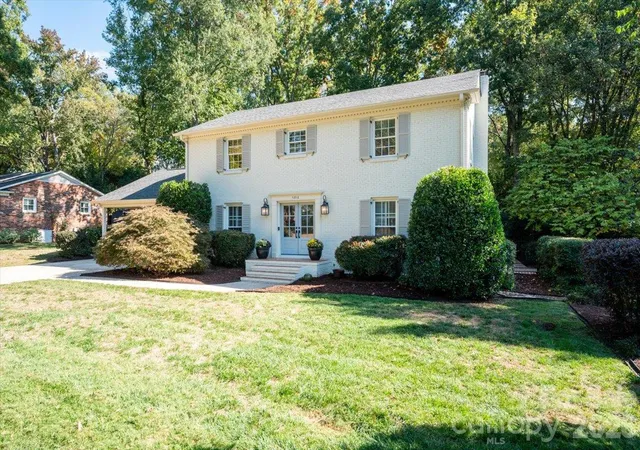 Single family home for sale at 1312 Redcoat Dr, Charlotte, NC 28211 | MLS# 4434364
