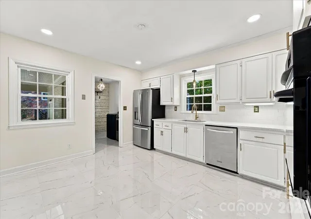 Photo 3 of Single family home for sale at 1312 Redcoat Dr, Charlotte, NC 28211 | MLS# 4434364 | Listing updated on 2026-10-30