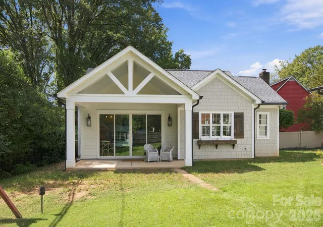 Photo 3 of Single family home for sale at 1901 Runnymede Ln, Charlotte, NC 28211 | MLS# 4434367 | Listing updated on 2026-10-28