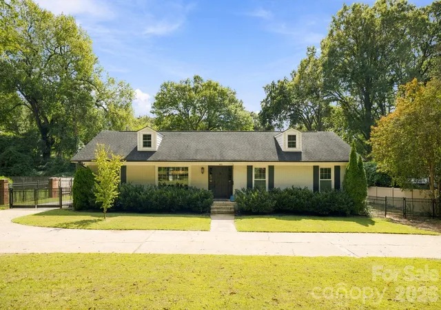 Photo 2 of Single family home for sale at 1901 Runnymede Ln, Charlotte, NC 28211 | MLS# 4434367 | Listing updated on 2026-10-28