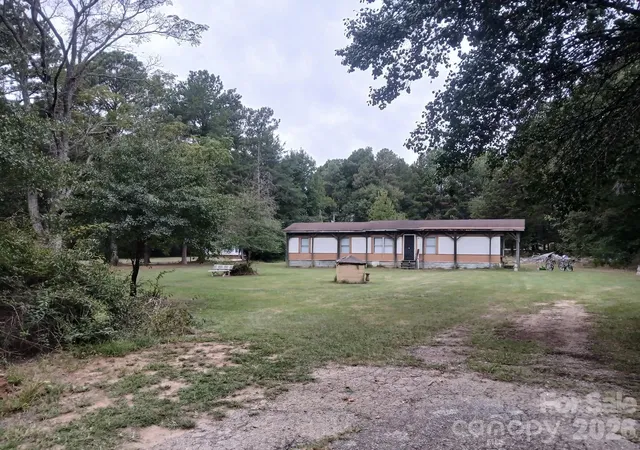 Photo 2 of Single family home for sale at 5916 Hightower Rd, Fort Lawn, SC 29714 | MLS# 4434370 | Listing updated on 2026-10-14
