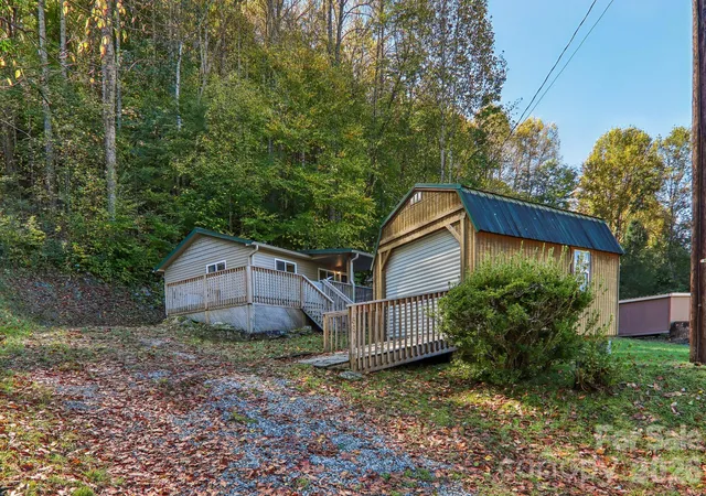 Photo 4 of Single family home for sale at 58 Leisure Ln, Maggie Valley, NC 28751 | MLS# 4434377 | Listing updated on 2026-10-14