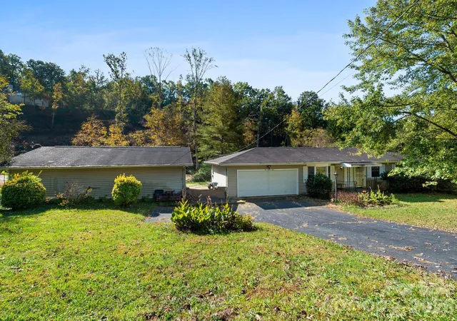 Photo 1 of Single family home for sale at 239 Baird Cvs Rd, Asheville, NC 28804 | MLS# 4434380 | Listing updated on 2026-10-28
