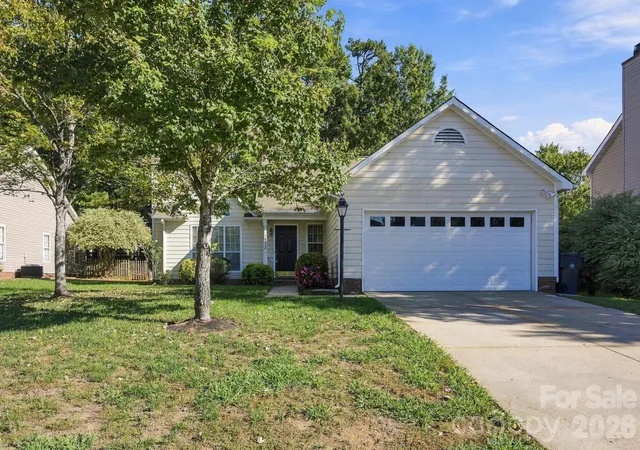 Photo 1 of Single family home for sale at 4000 Huntmeadow Dr, Charlotte, NC 28269 | MLS# 4434403 | Listing updated on 2026-10-24