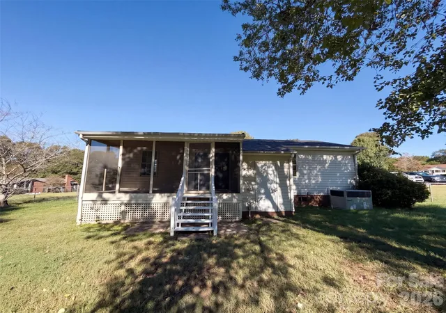 Photo 4 of Single family home for sale at 1815 Gray Bark Dr, Gastonia, NC 28054 | MLS# 4434411 | Listing updated on 2026-10-28
