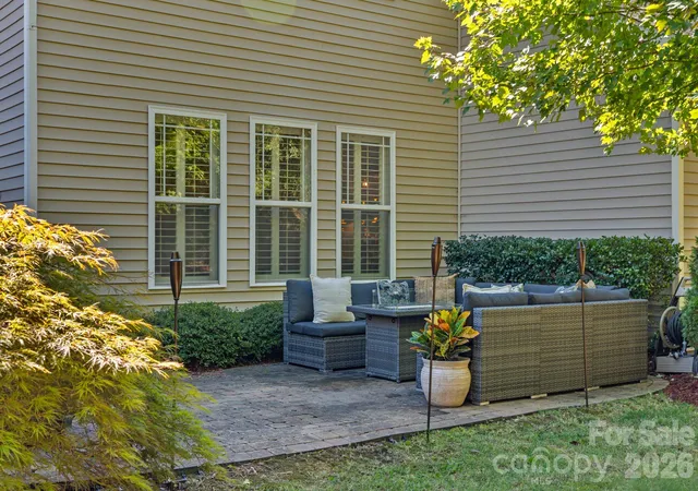 Photo 4 of Single family home for sale at 8011 Cottsbrooke Dr, Huntersville, NC 28078 | MLS# 4434421 | Listing updated on 2026-10-24