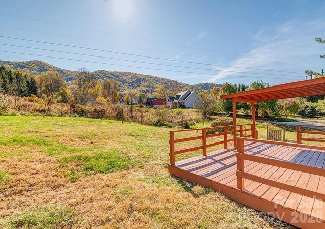 Photo 4 of Single family home for sale at 15 Dave Way, Canton, NC 28716 | MLS# 4434422 | Listing updated on 2026-10-28